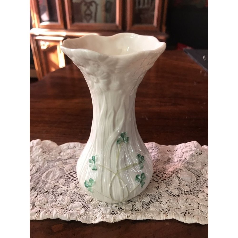 Vintage Belleek Ireland Daisy Spill Shamrocks Flower 6" Vase, Gold Stamp